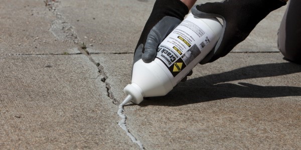 cocnrete Cracks being filled